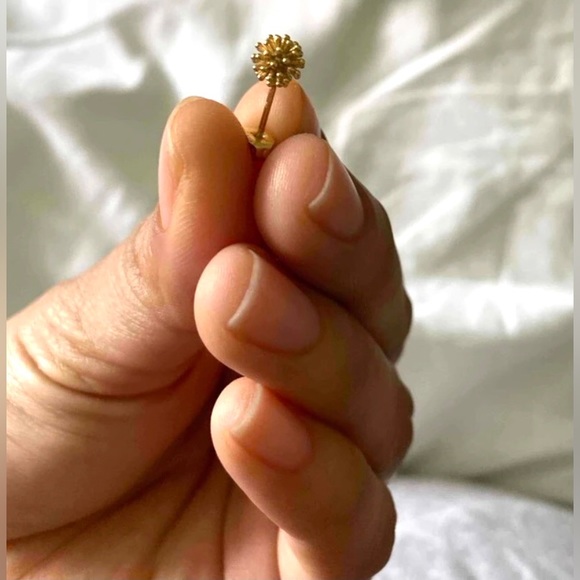 “Dandelion Balls” 18K Gold Tiny Dainty Spikey Flower Orb Firework Explosion Stud - Picture 8 of 14